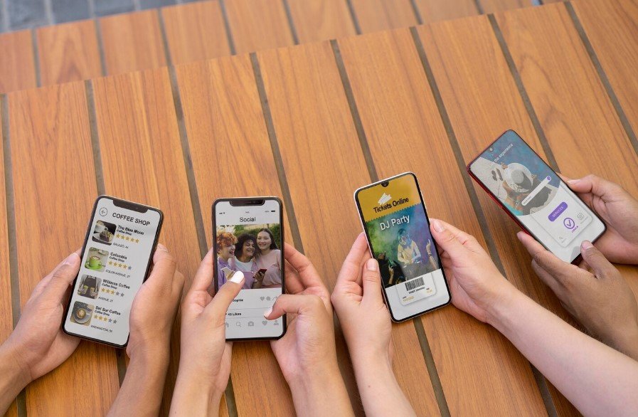 The Role of Mobile Technology in Enhancing Everyday Life and Business